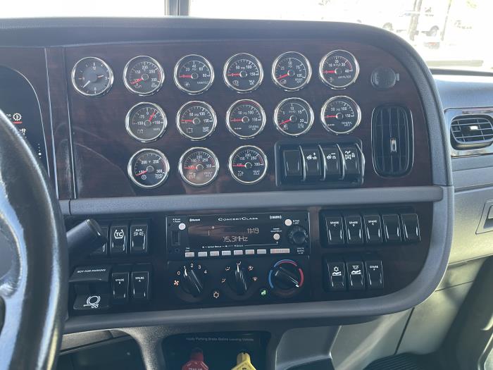 2024 Peterbilt 389-19