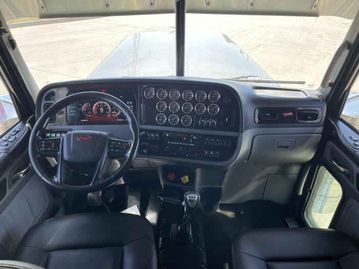 2024 Peterbilt 389-28