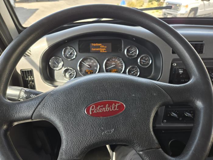 2020 Peterbilt 337-2