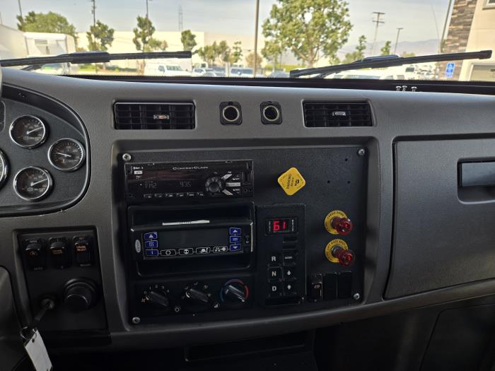 2020 Peterbilt 337-3