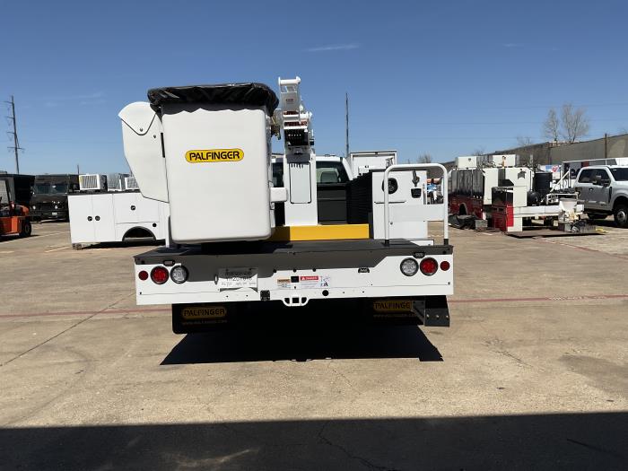 2022 Ford F-550-4