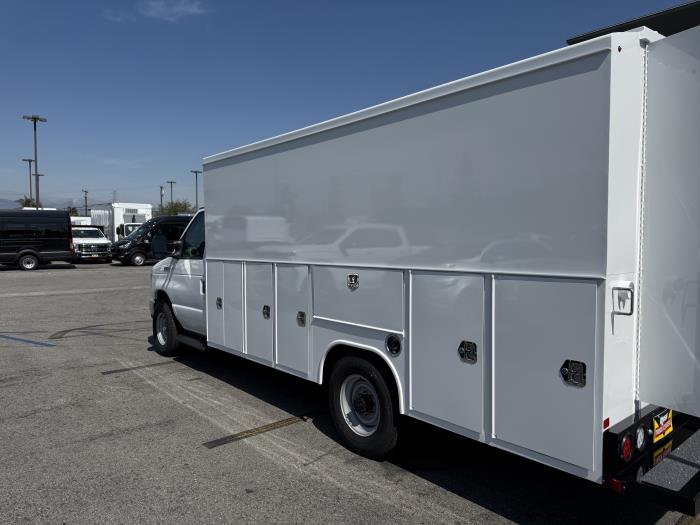 2024 Ford E-350-2