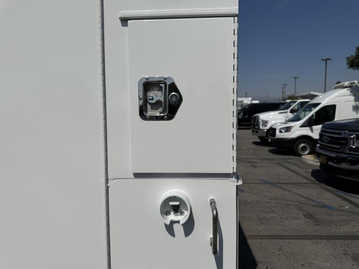 2024 Ford E-350-8