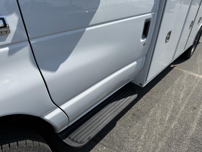 2024 Ford E-350-28