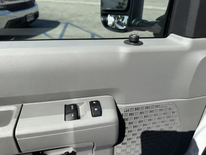 2024 Ford E-350-30