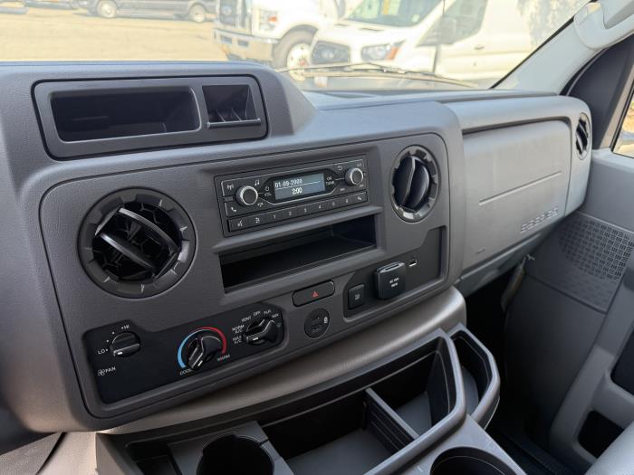 2024 Ford E-350-32