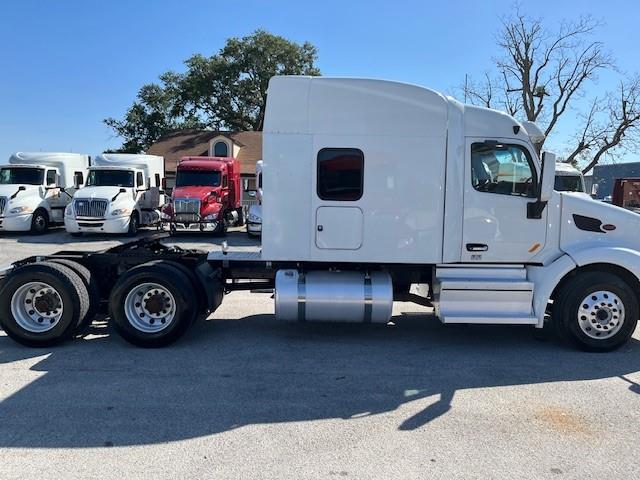 2021 Peterbilt 579-8