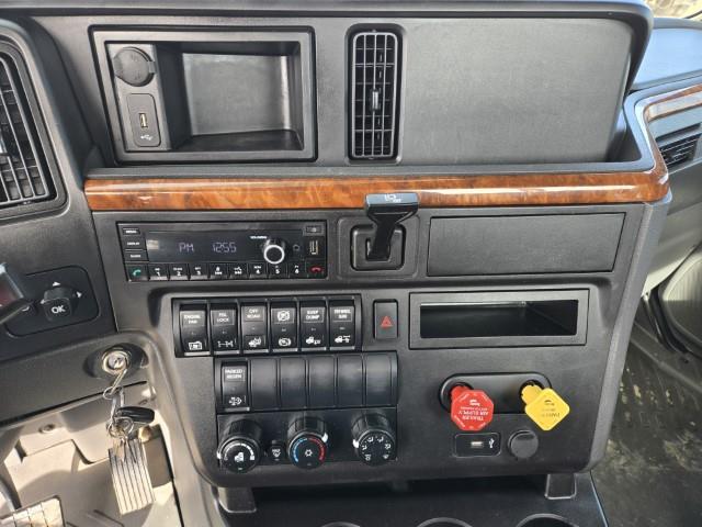2022 International LT625-8