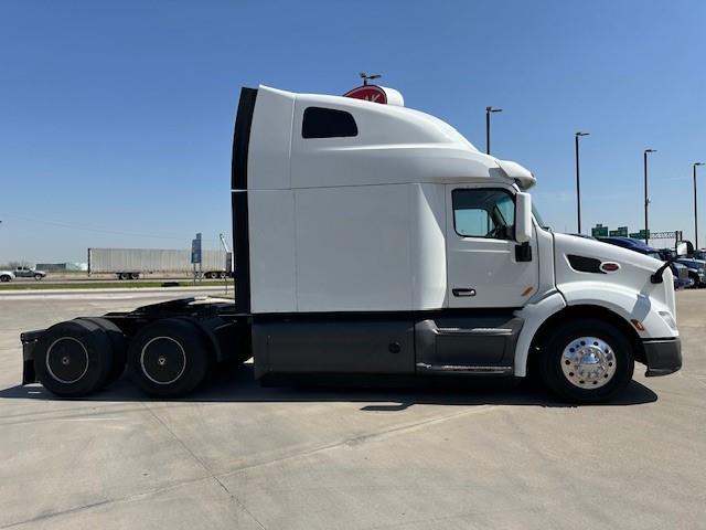 2021 Peterbilt 579-9