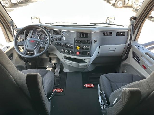 2021 Peterbilt 579-26
