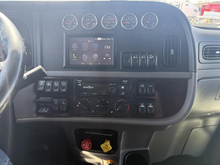 2023 Peterbilt 389-5