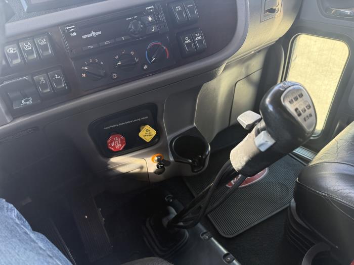 2023 Peterbilt 389-6