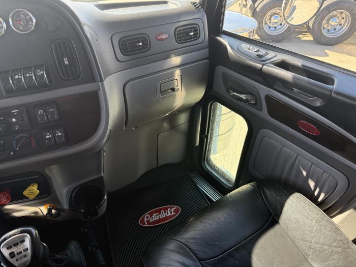 2023 Peterbilt 389-7