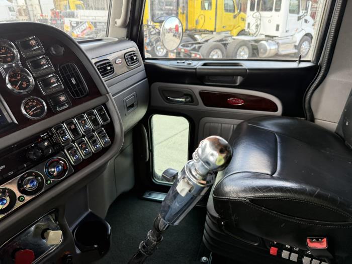 2022 Peterbilt 389-5