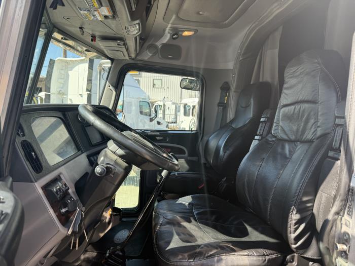 2023 Peterbilt 389-14