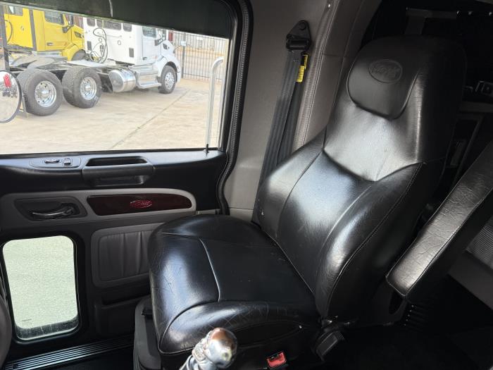 2022 Peterbilt 389-6