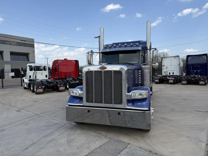 2022 Peterbilt 389-17
