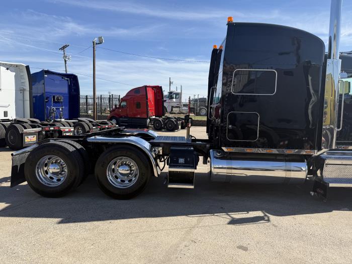 2023 Peterbilt 389-29