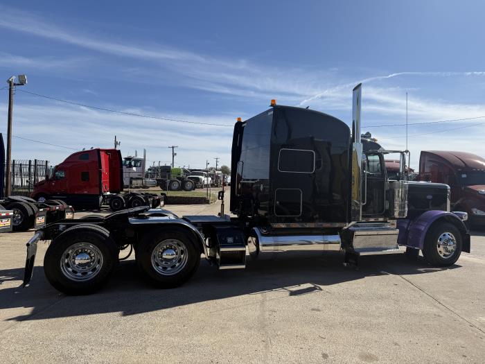 2023 Peterbilt 389-30