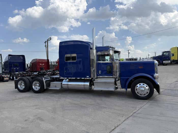 2022 Peterbilt 389-25