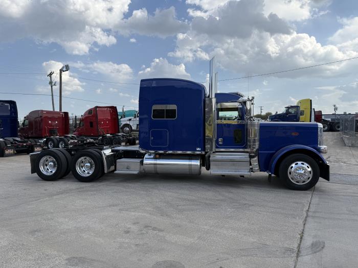 2022 Peterbilt 389-26