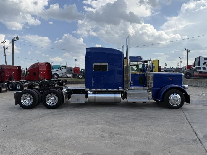 2022 Peterbilt 389-1