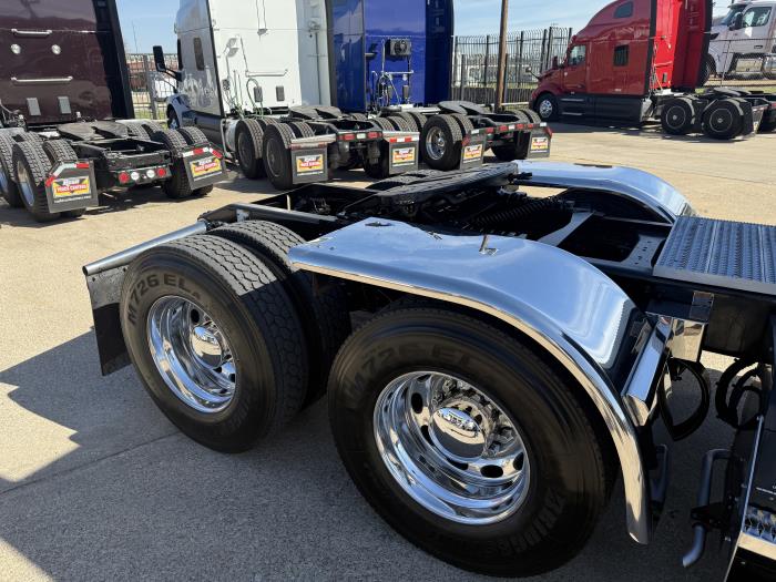 2023 Peterbilt 389-33