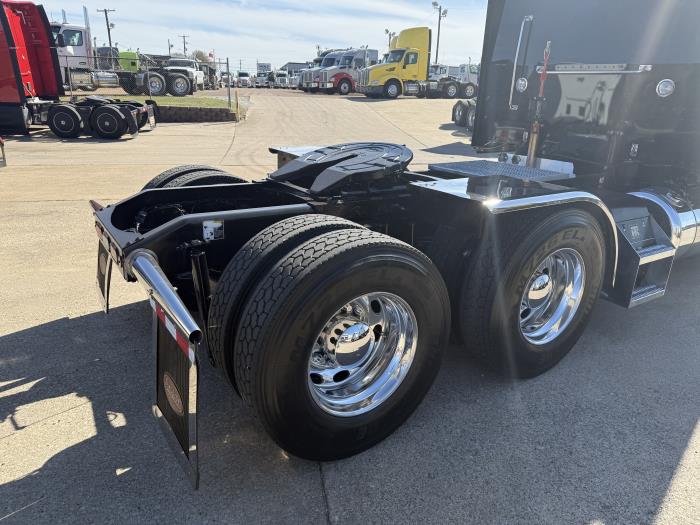2023 Peterbilt 389-34