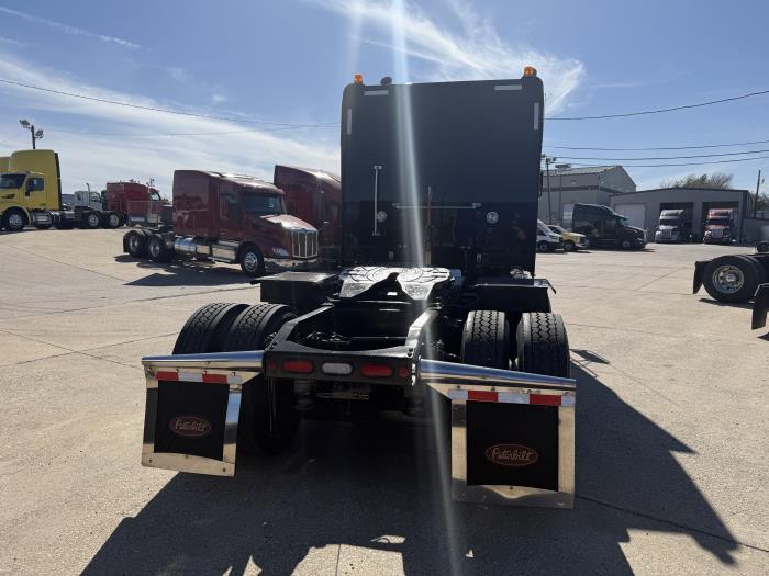 2023 Peterbilt 389-35