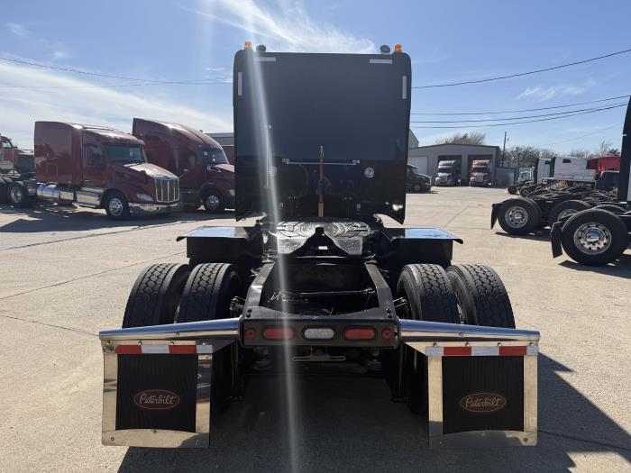 2023 Peterbilt 389-36