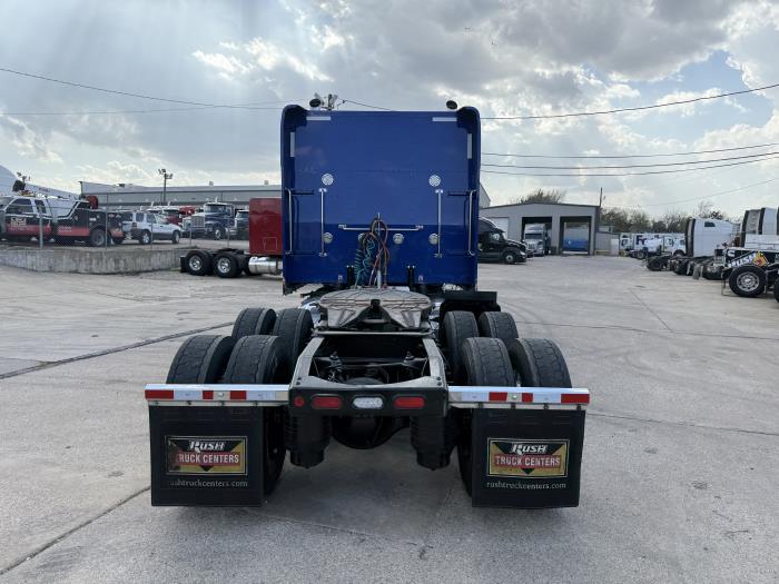 2022 Peterbilt 389-30