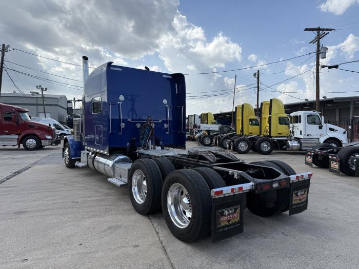 2022 Peterbilt 389-31