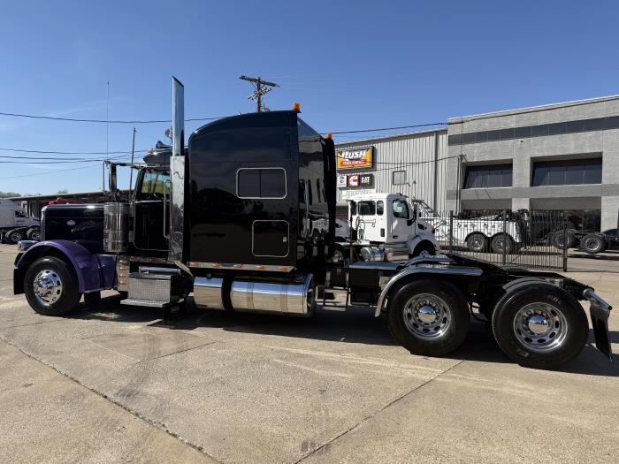 2023 Peterbilt 389-38