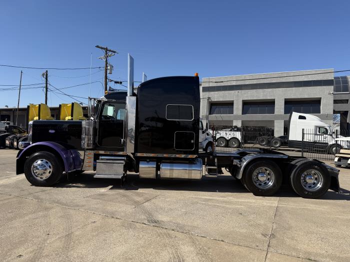 2023 Peterbilt 389-39