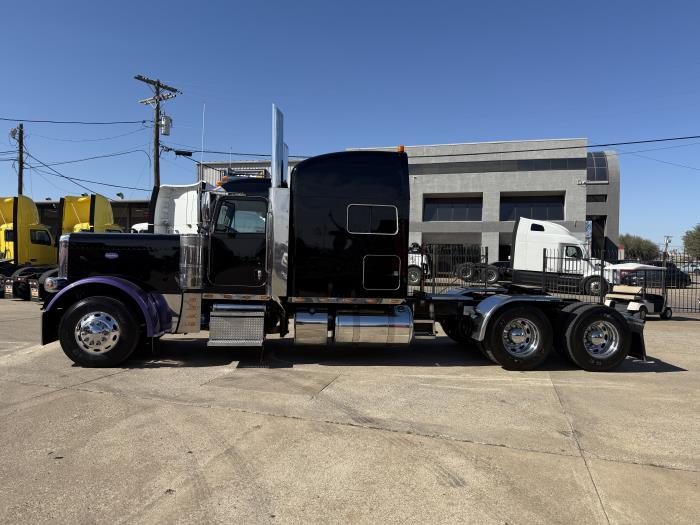 2023 Peterbilt 389-40