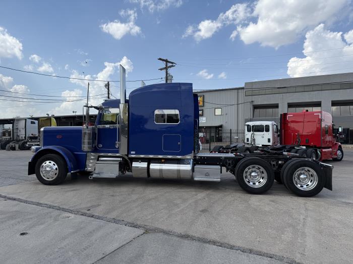 2022 Peterbilt 389-34