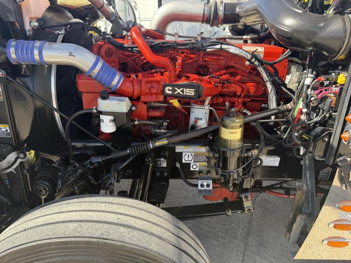2023 Peterbilt 389-44