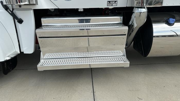 2026 Peterbilt 589-10
