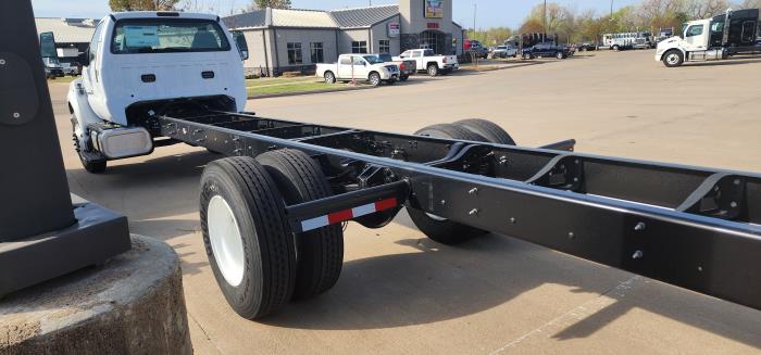 2025 Ford F-650-2