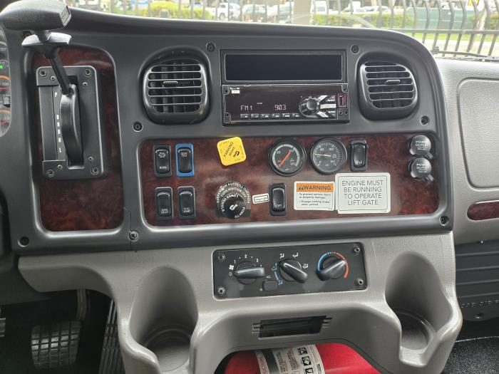 2018 Freightliner Business Class M2 106-14