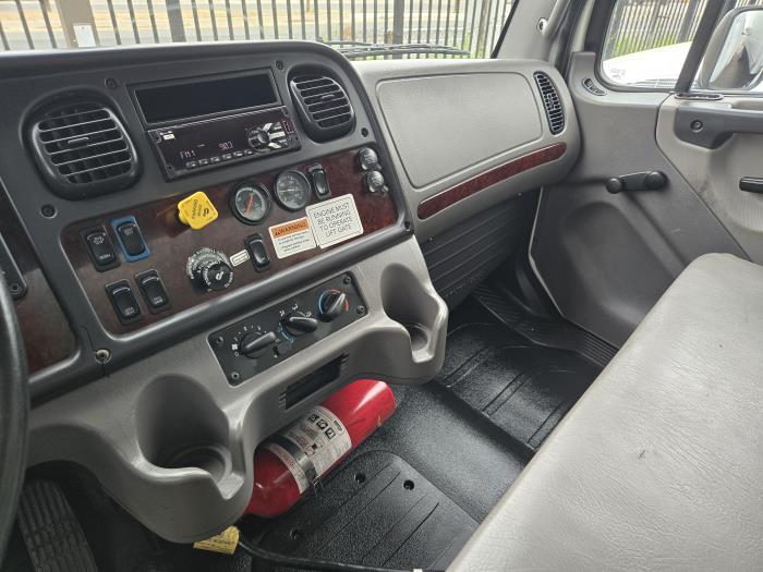 2018 Freightliner Business Class M2 106-15