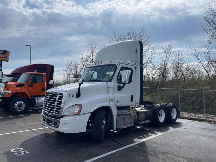 2015 Freightliner Cascadia-1