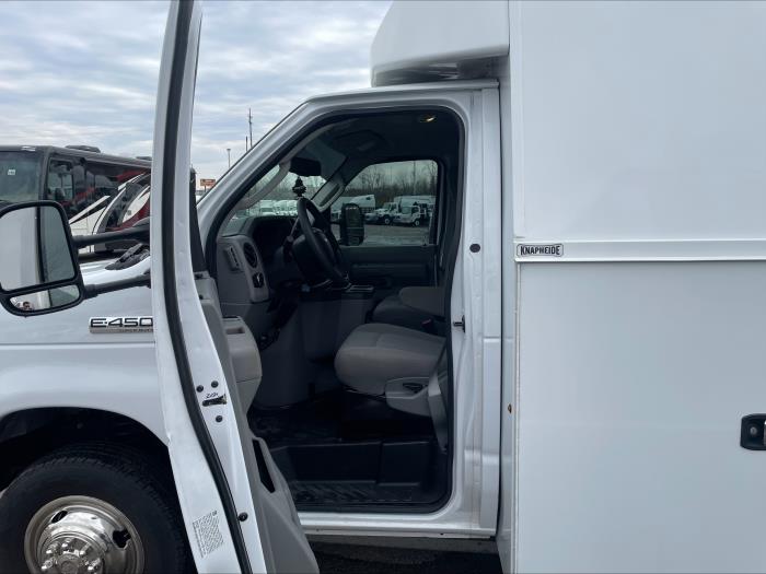 2024 Ford E-450-8