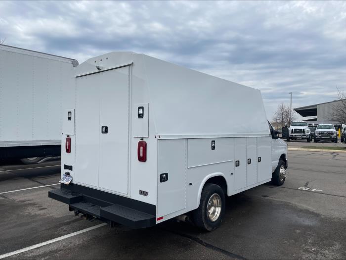 2024 Ford E-450-5