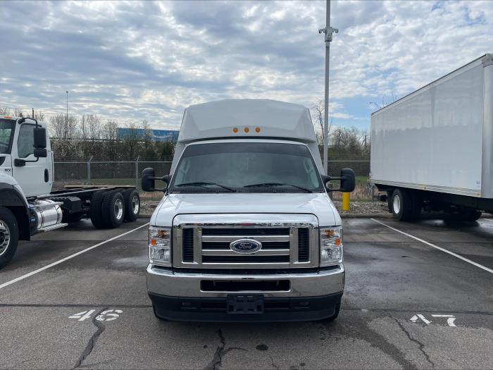 2024 Ford E-450-2