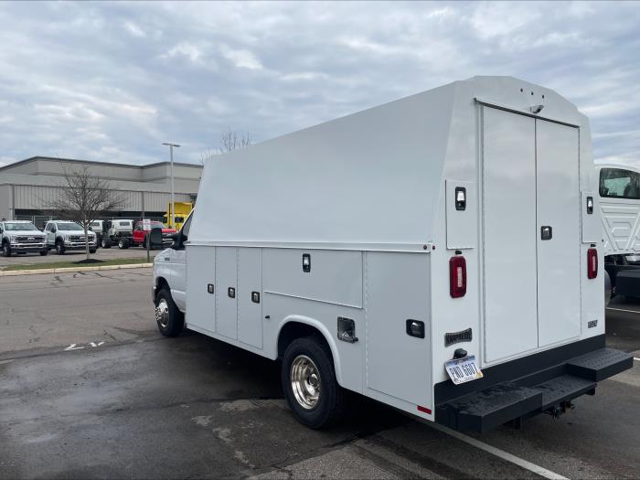 2024 Ford E-450-3