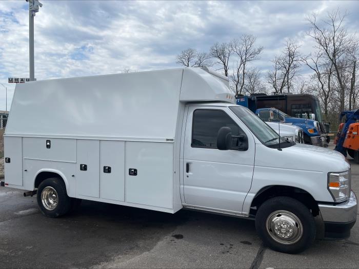 2024 Ford E-450-6