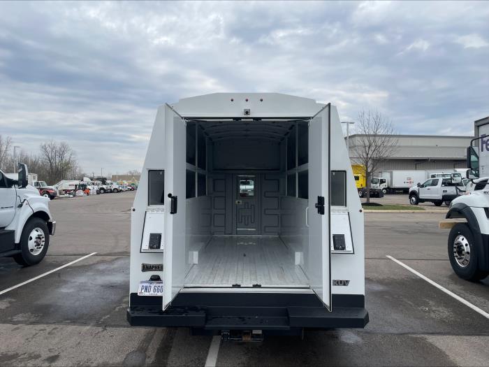 2024 Ford E-450-12