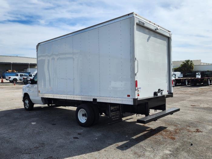 2025 Ford E-450-7