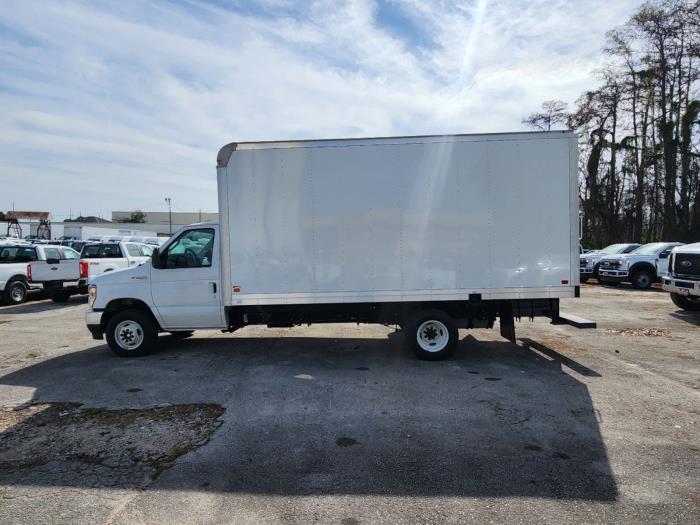 2025 Ford E-450-8